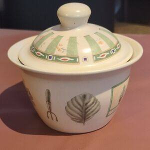 Pfaltzgraff Naturewood Ceramic Piece with Green Leaf Design